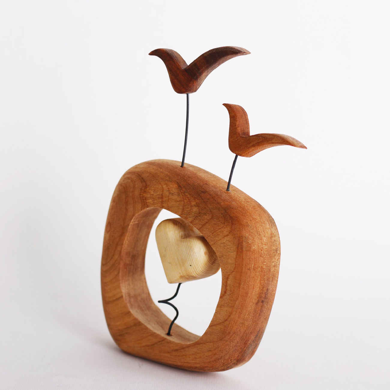 Holz-Vogelfigur – Handgefertigt und natürlich für Dekor.
