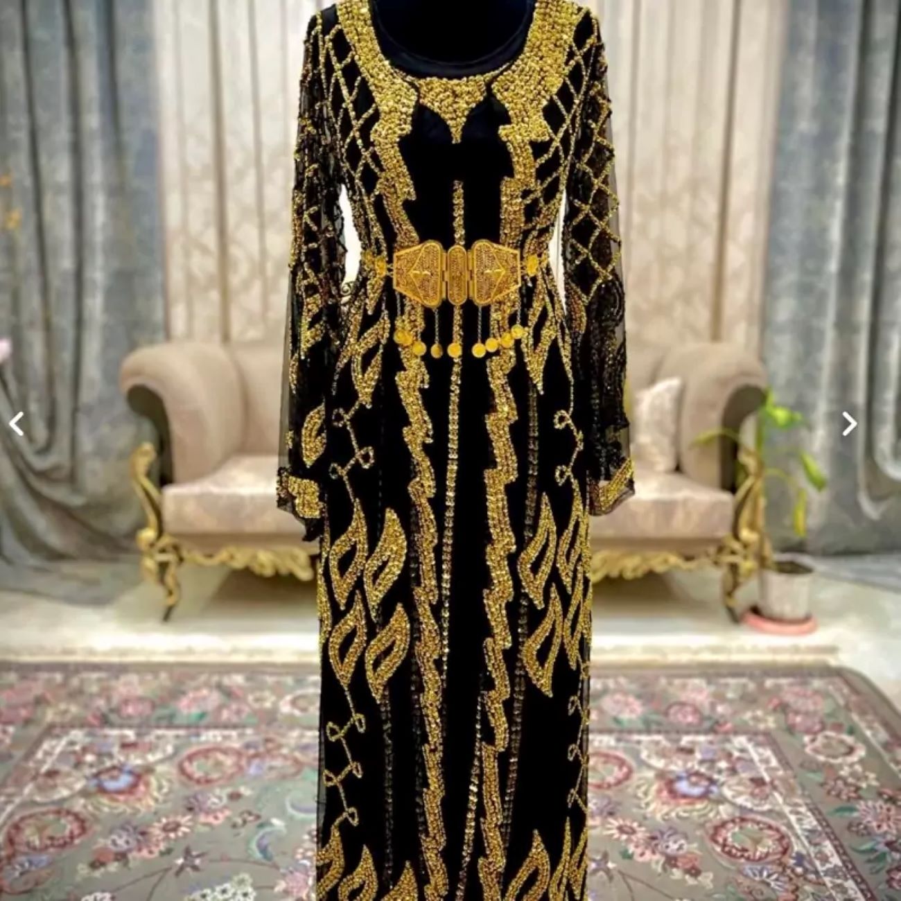 Kurdisches Kleid mit Schmuck-Stickerei – Tradition & Eleganz