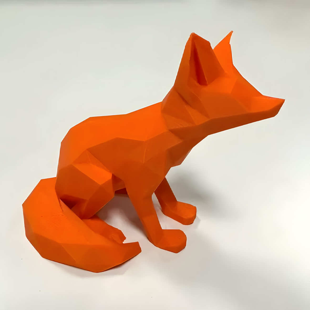 Geometrische Fuchs Kubismus Figur – Handgefertigte Moderne Kunst