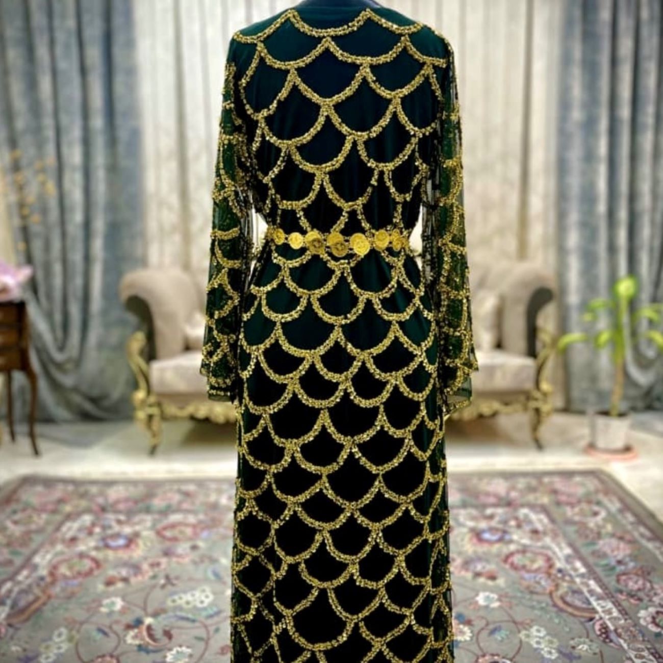 Handbesticktes kurdisches Kleid – Tradition & moderner Glanz