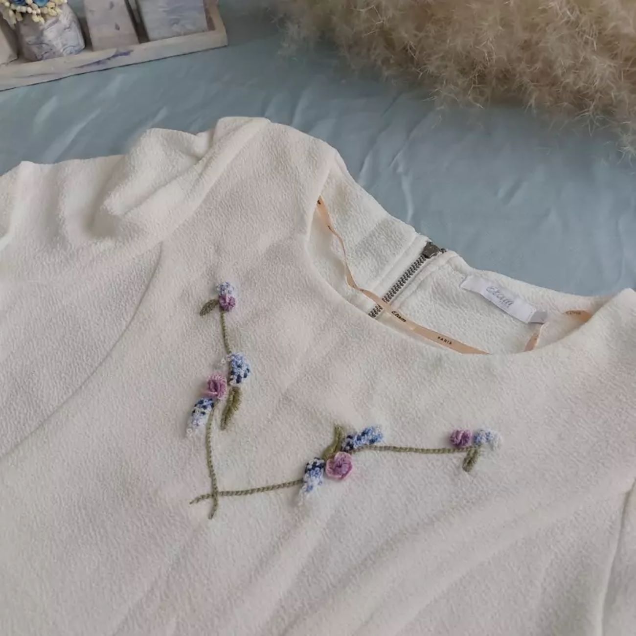 Frauen Kurzarmshirt mit Stickerei – Einzigartiges & Stilvolles Design