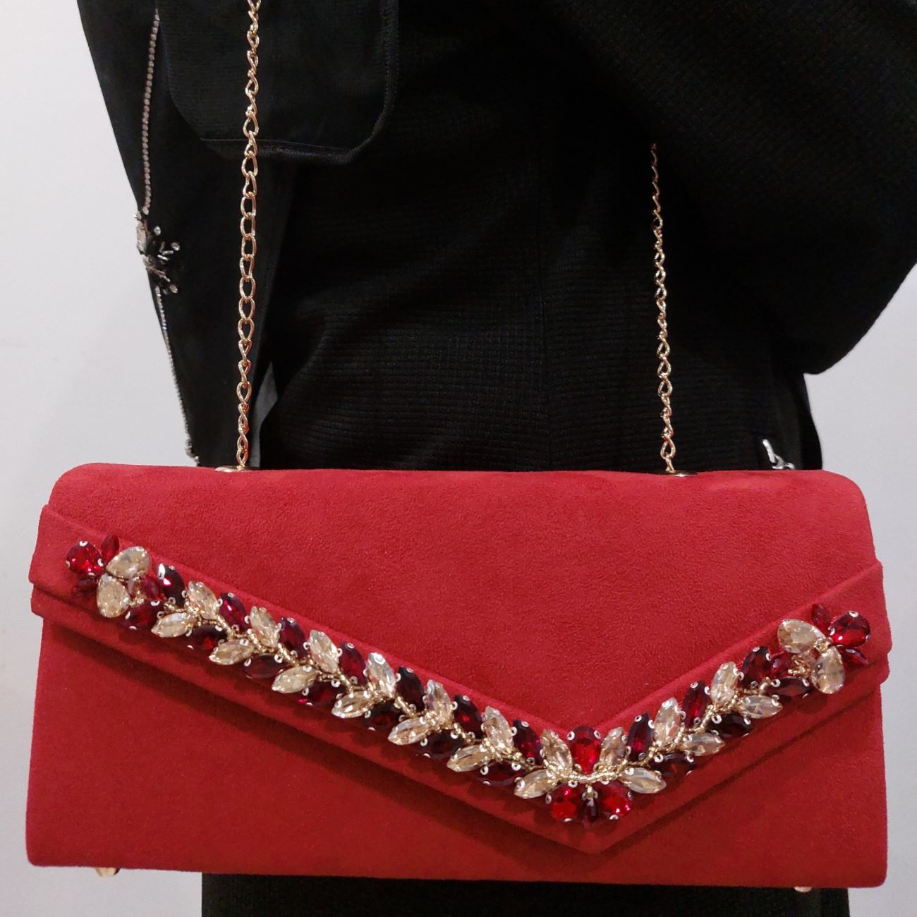 Handgefertigte Perlen-Clutch in Rot – Luxus und Schönheit in einem Accessoire