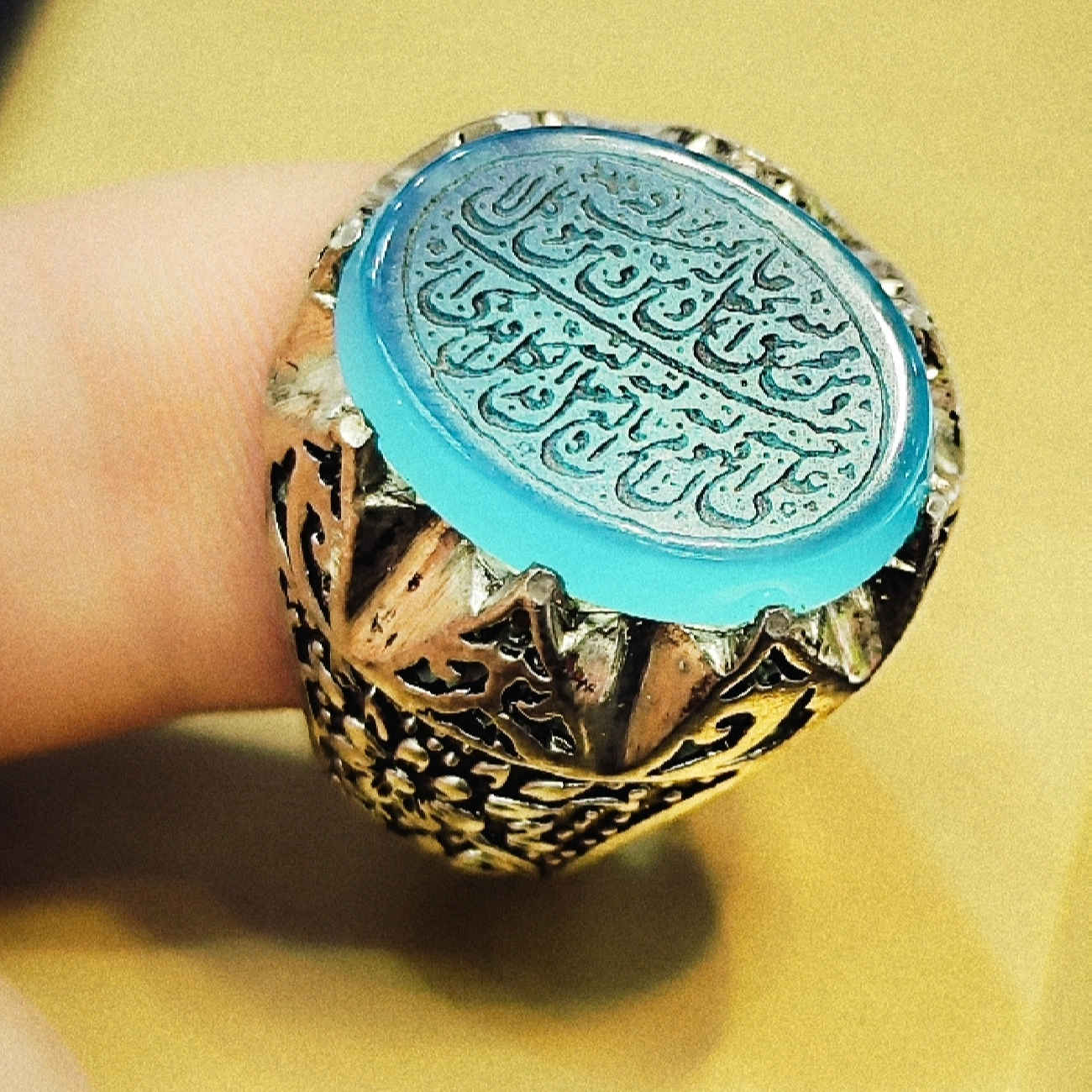 Islamischer Silberring für Herren – Gravierter Achatstein, Wa Man Yattaq Allah Design