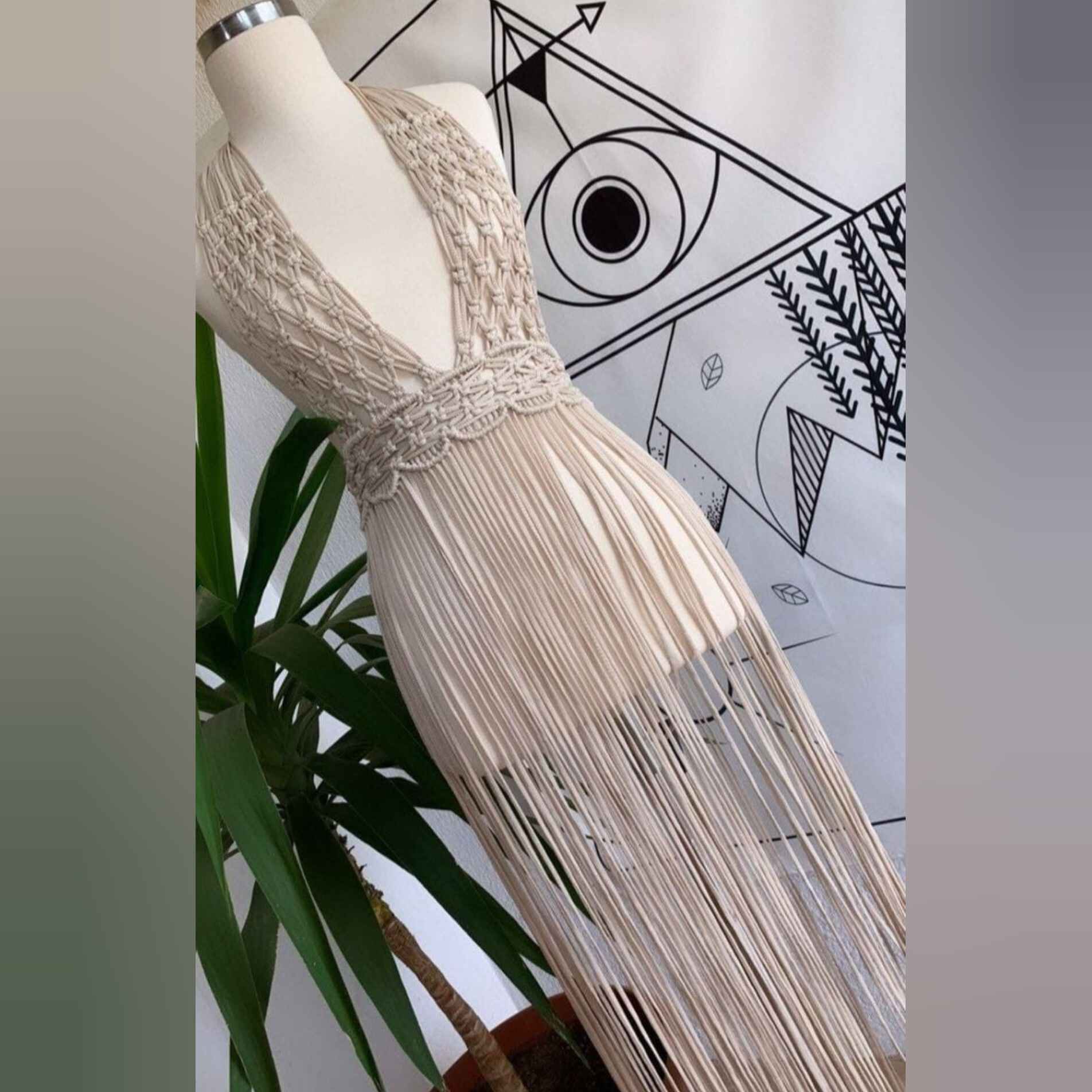 Set aus 2 geometrischen schwarzen Polyester-Katzenfiguren im Kubismus-Stil – Abstrakte Kunstskulpturen
