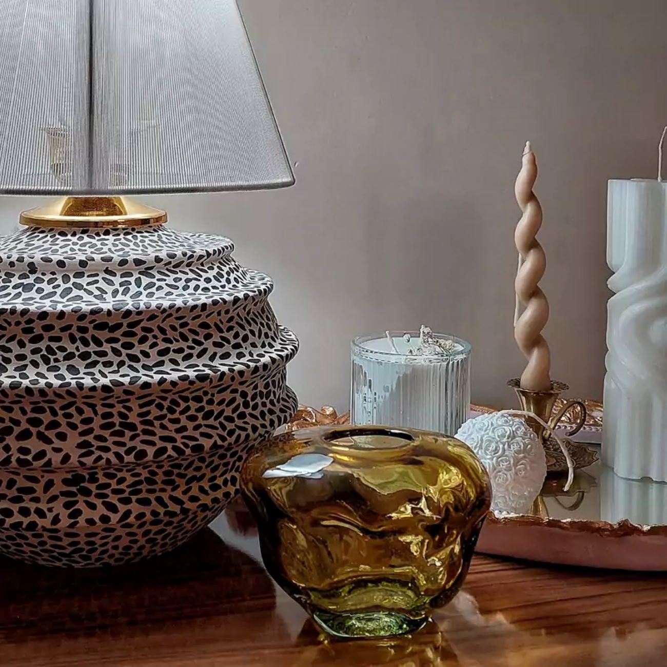 Moderne Leopardenmuster-Tischlampe – Stilvoller Akzent