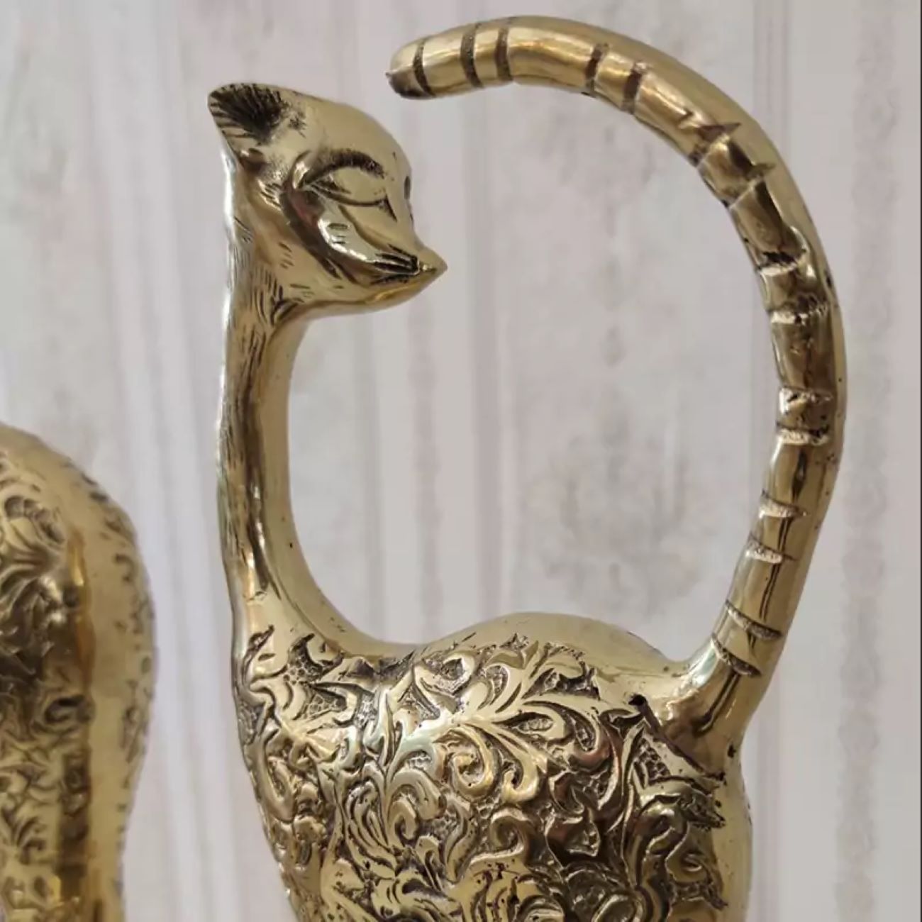 Paar Bronze-Katzen-Skulpturen – Elegantes Design, Zeitloses Kunstwerk