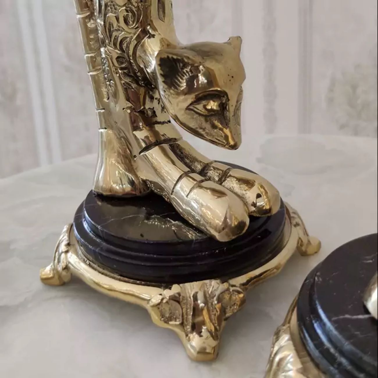 Paar Bronze-Katzen-Skulpturen – Elegantes Design, Zeitloses Kunstwerk