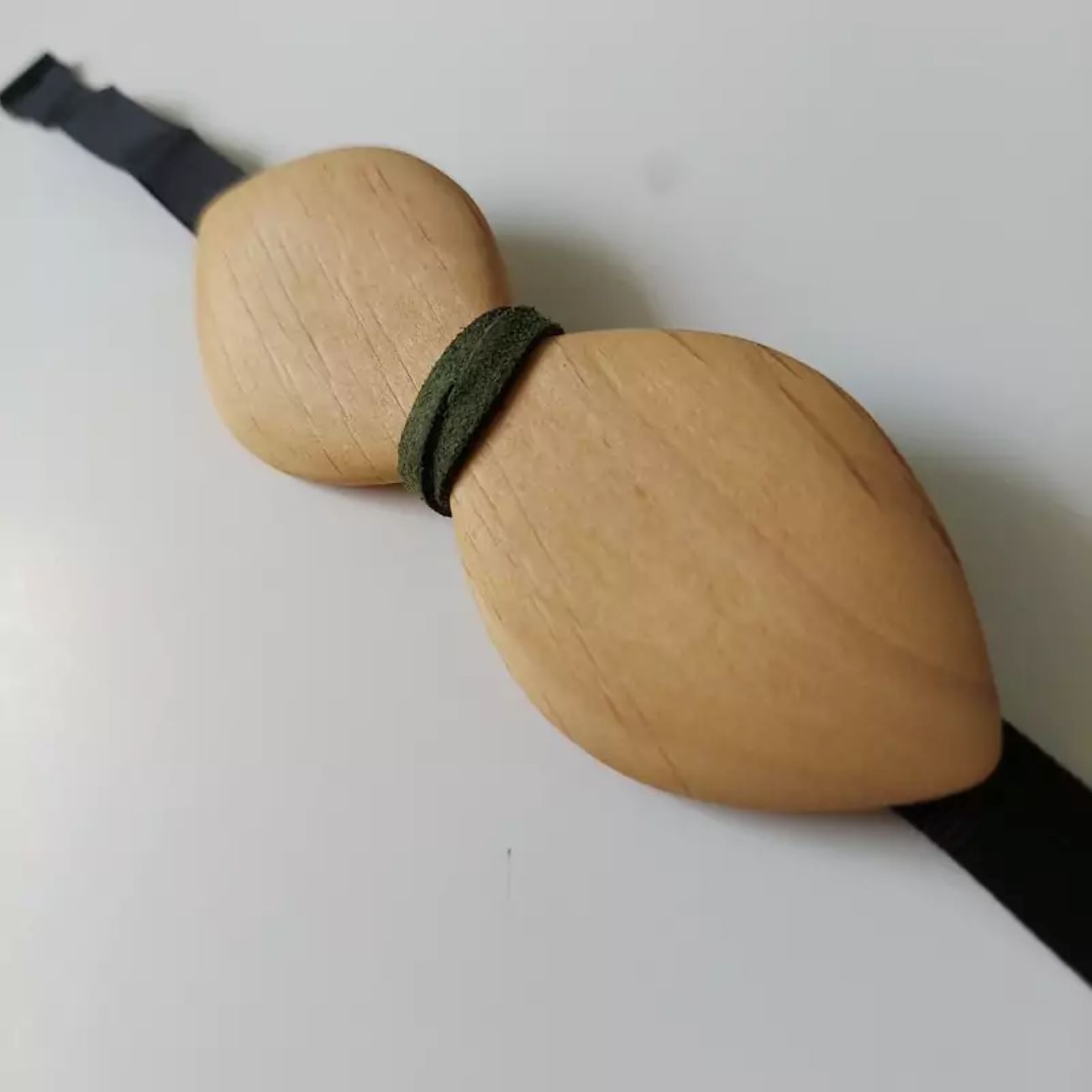 Premium Holzfliege – Handgefertigtes Schnurrbart-Design, stilvolles Accessoire