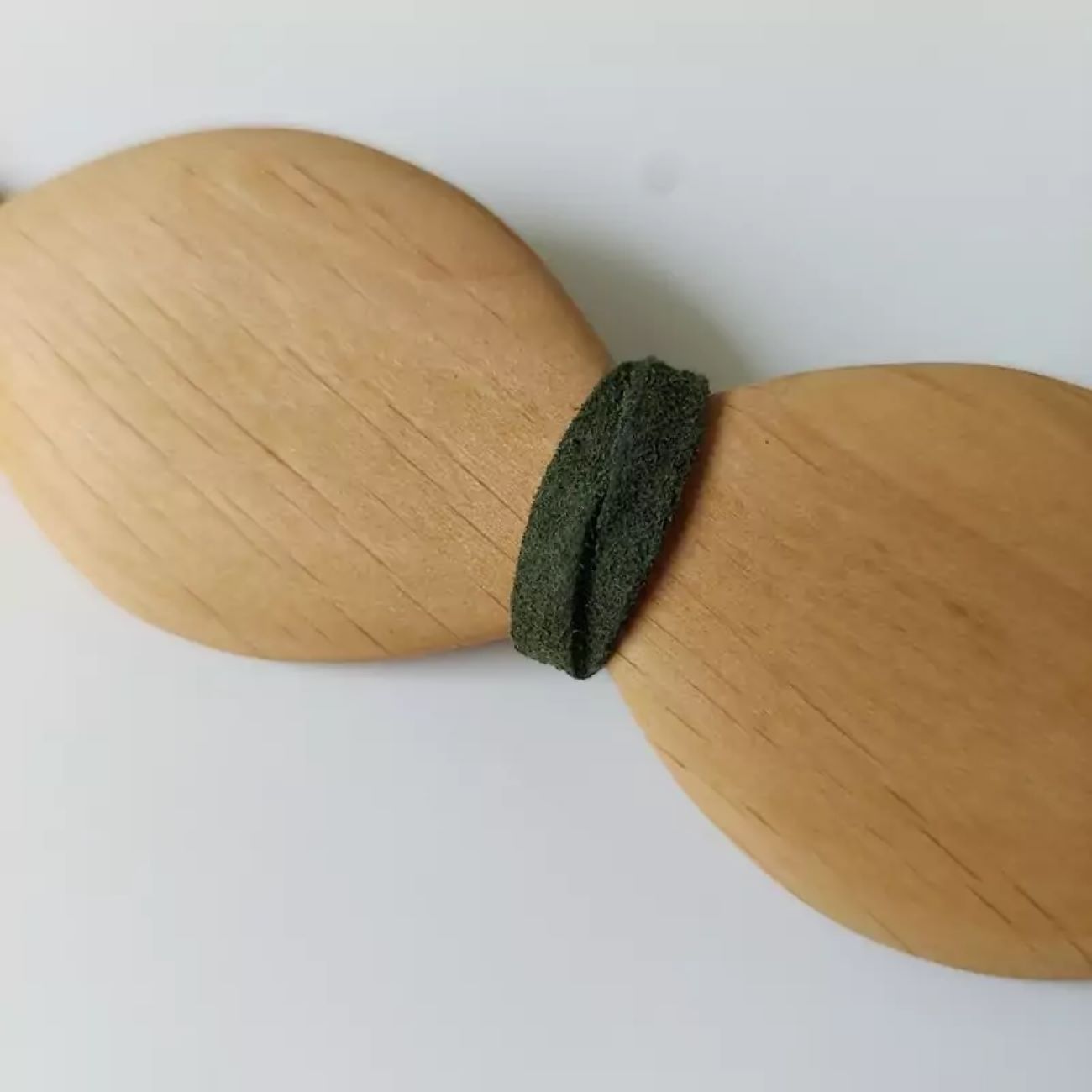 Premium Holzfliege – Handgefertigtes Schnurrbart-Design, stilvolles Accessoire