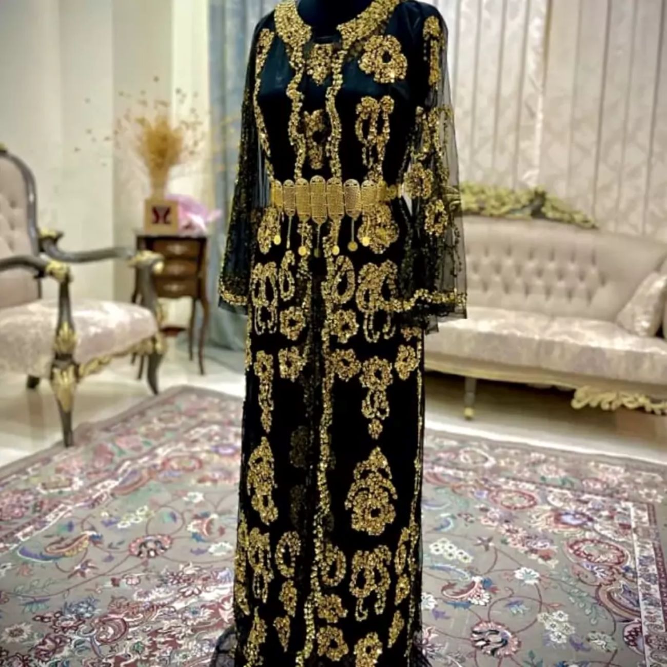 Islamische Gebetsmatte Samt-Sajadah mit minimalistischem Blumendesign