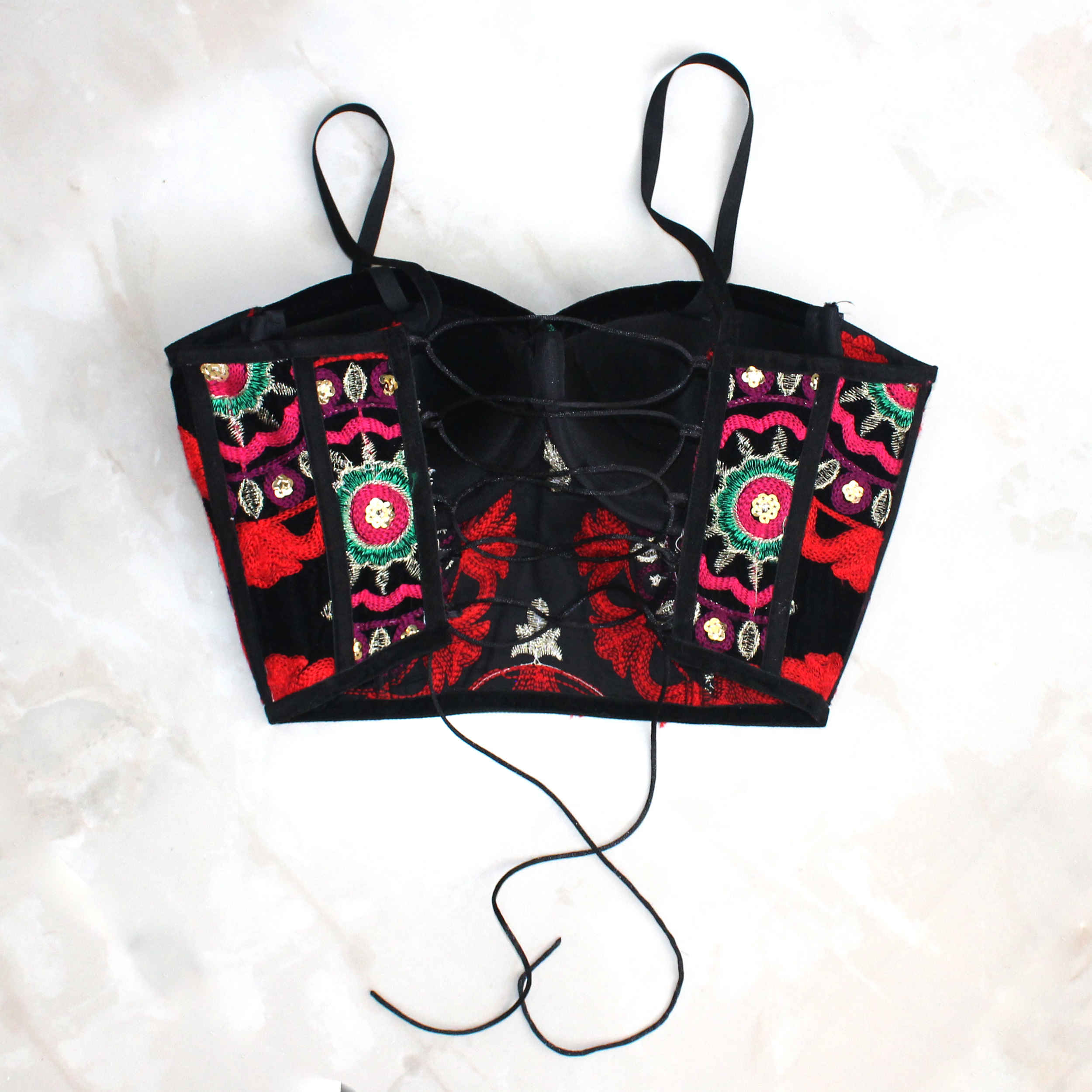 Damen besticktes Balochi Crop Cami Top