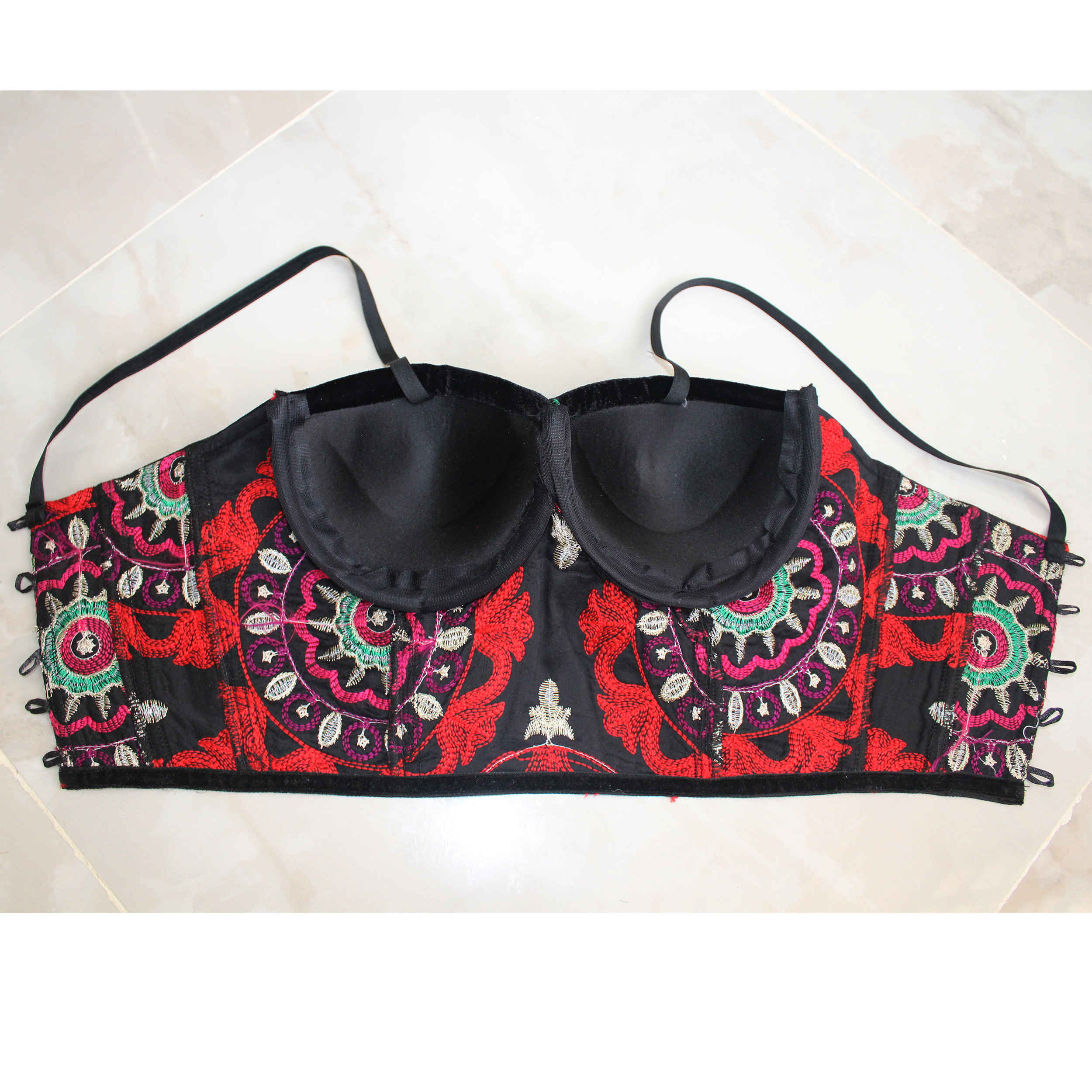 Damen besticktes Balochi Crop Cami Top