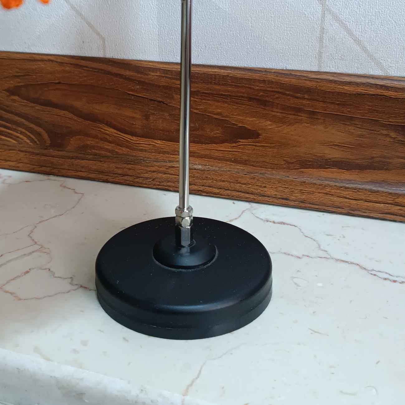 Schreibtischflagge Sepahan Football Team mit Steinbasis – Geeignet für Fans