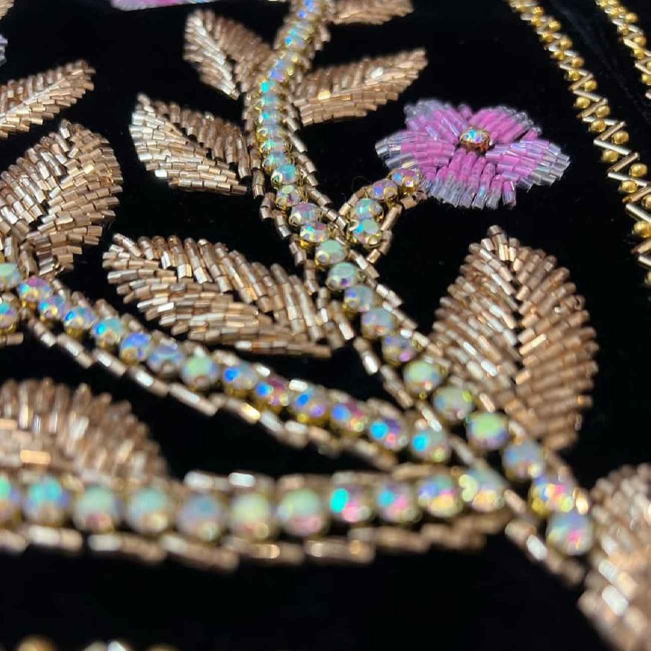 Bestickte Weste mit Steinverzierung und Blumenmuster für Damen
