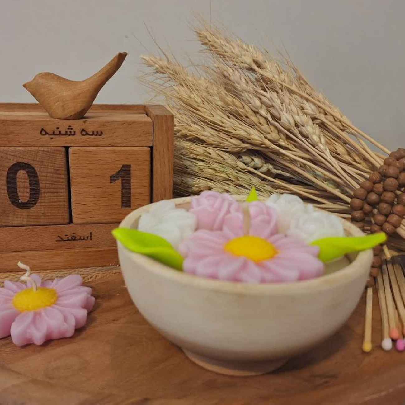 Handgefertigte Töpferkerzen im Glas – Blumenmuster