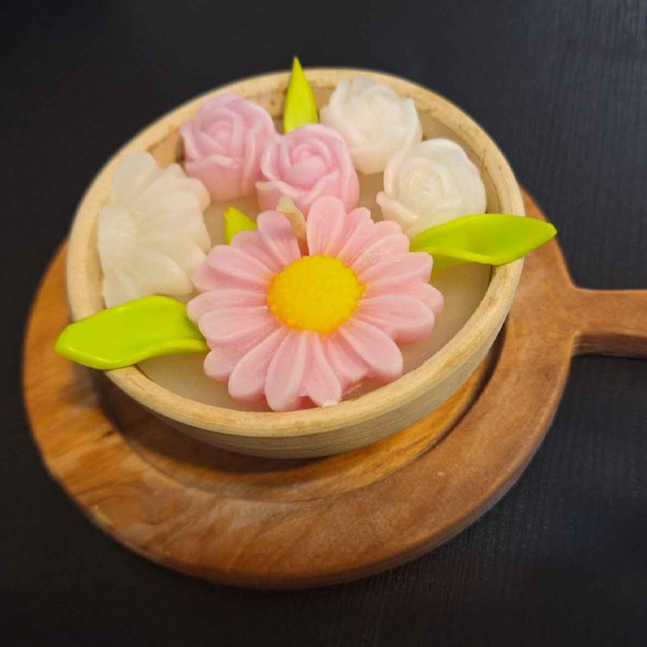 Handgefertigte Töpferkerzen im Glas – Blumenmuster