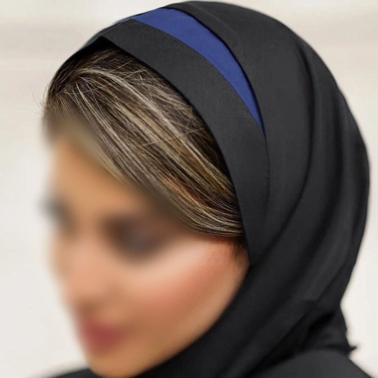 Kopftuch mit buntem Stirnband aus Tetron-Stoff, ideal für den Alltag