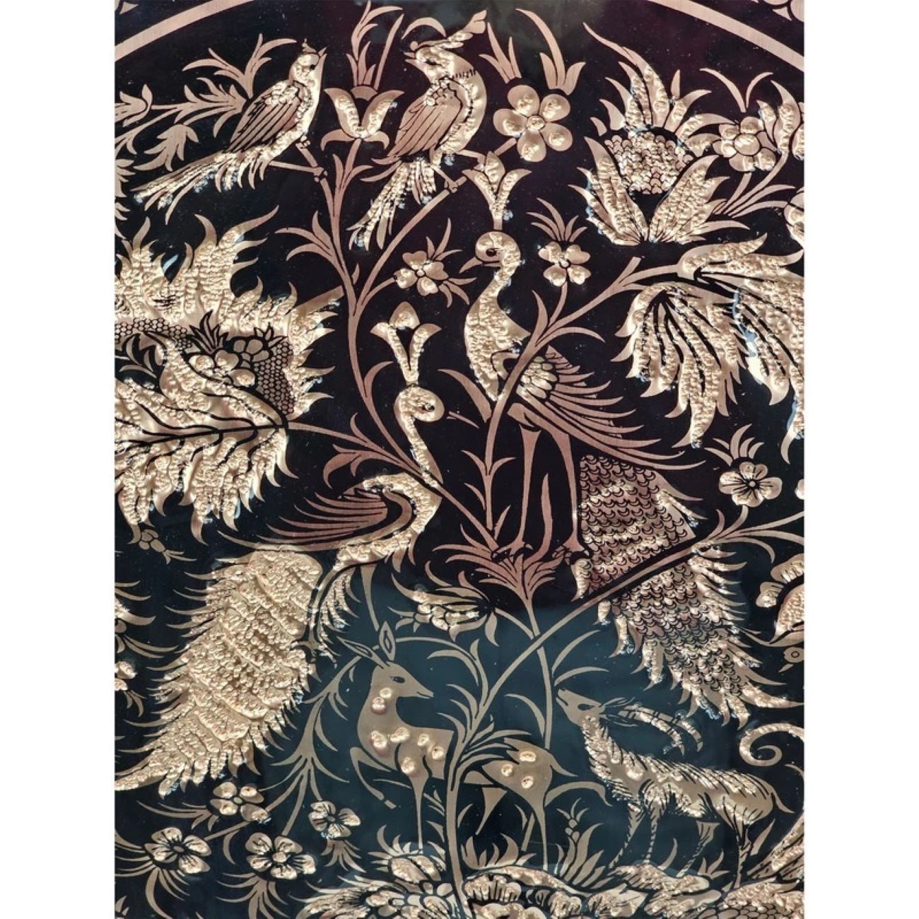 Filigranes Vogel- und Blumenmotiv in graviertem Messingrahmen