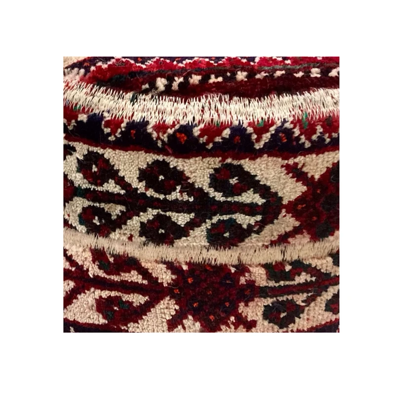 Luxuriöser Teppich-Pouf mit zeitlosem Design – Iranische Handwerkskunst