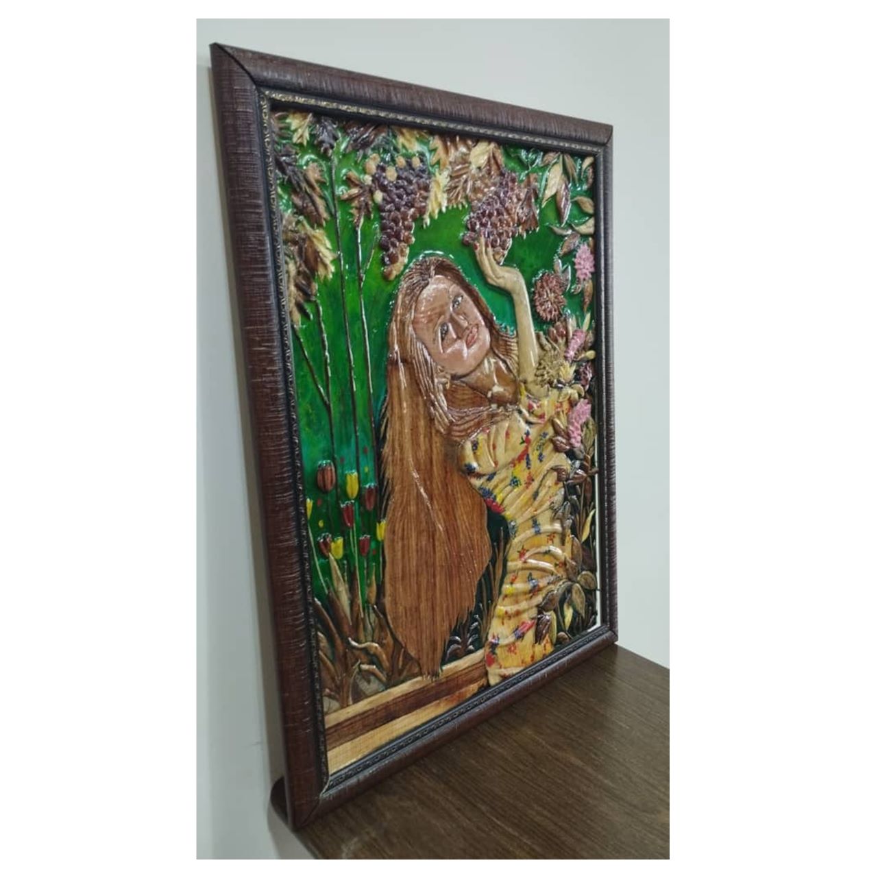 Intarsienkunst – Mädchen im Garten – Zeitlose & Luxuriöse Handarbeit