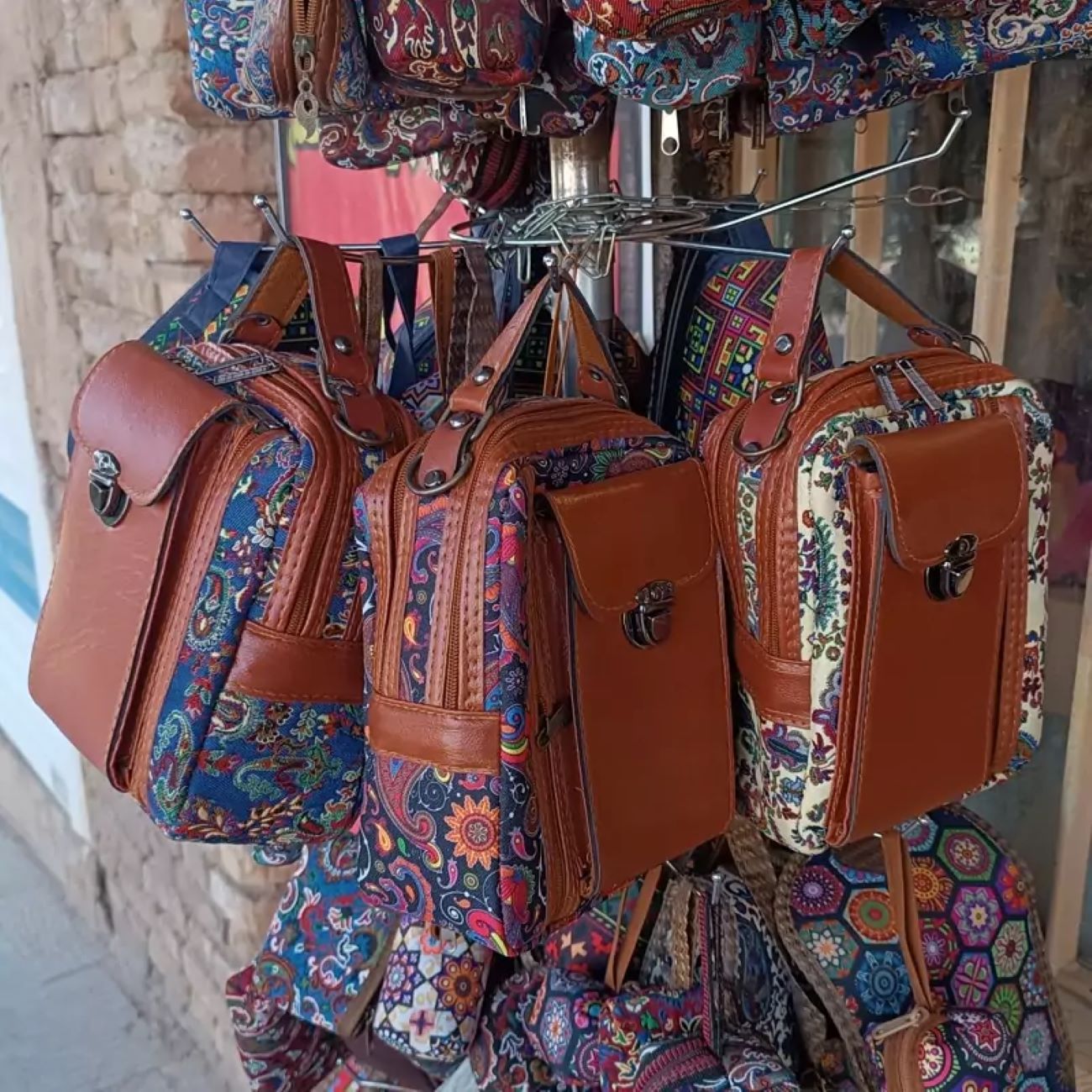 Termeh Tasche mit kunstvollen persischen Details – Einzigartiger Stil