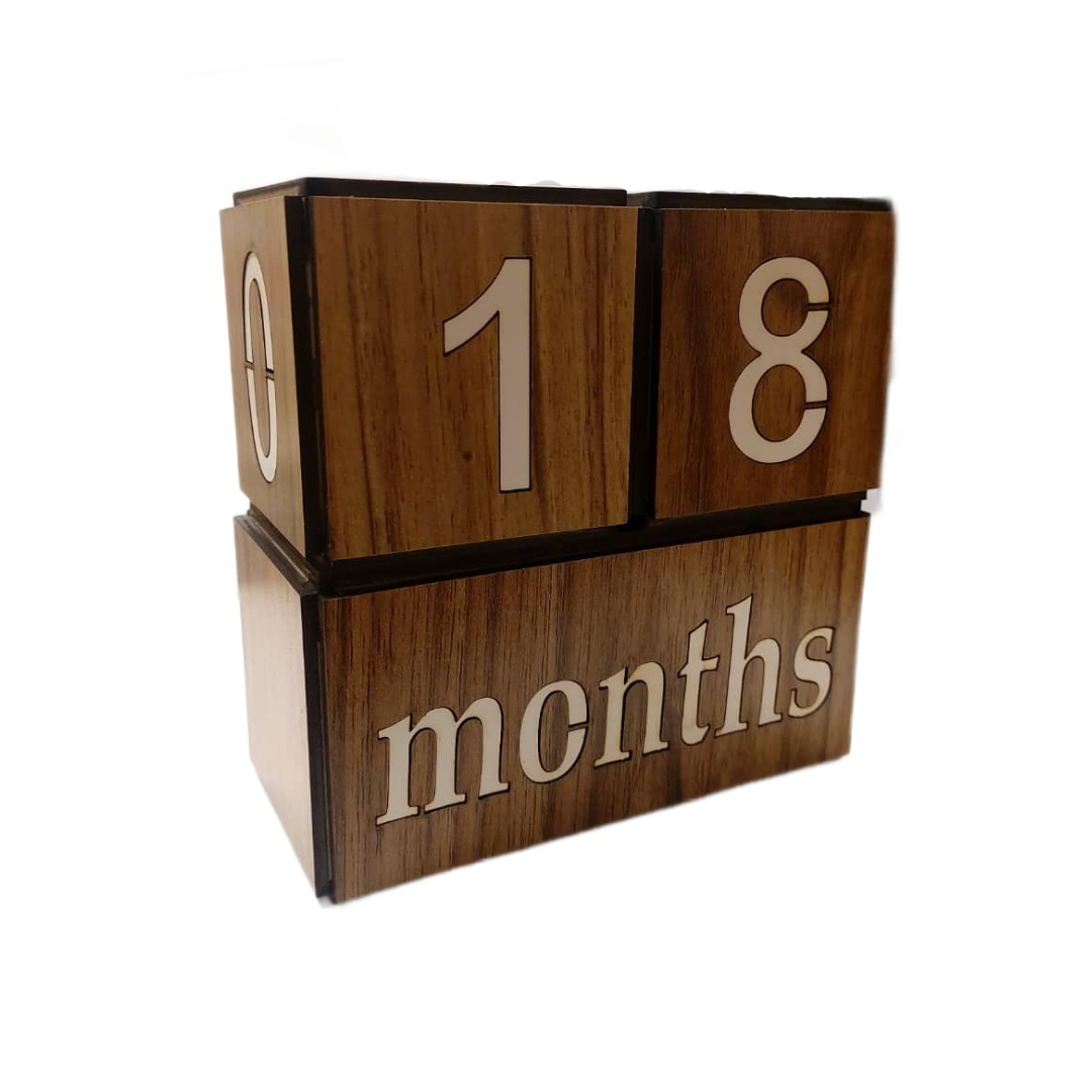 Holz-Würfelkalender – Stilvolle Deko für Büro & Zuhause