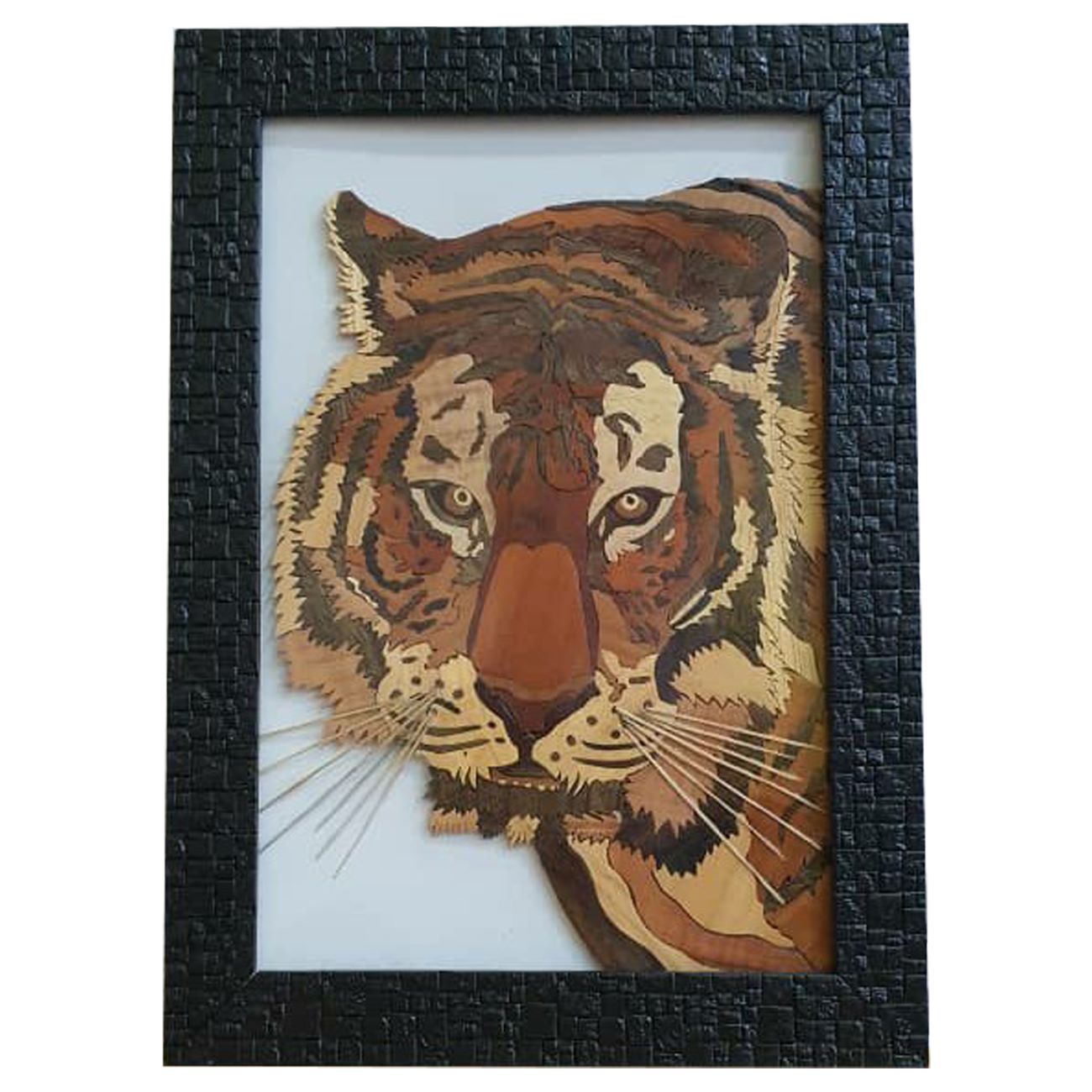 Holzrahmen-Wandkunst – Intarsientechnik mit Tigermuster