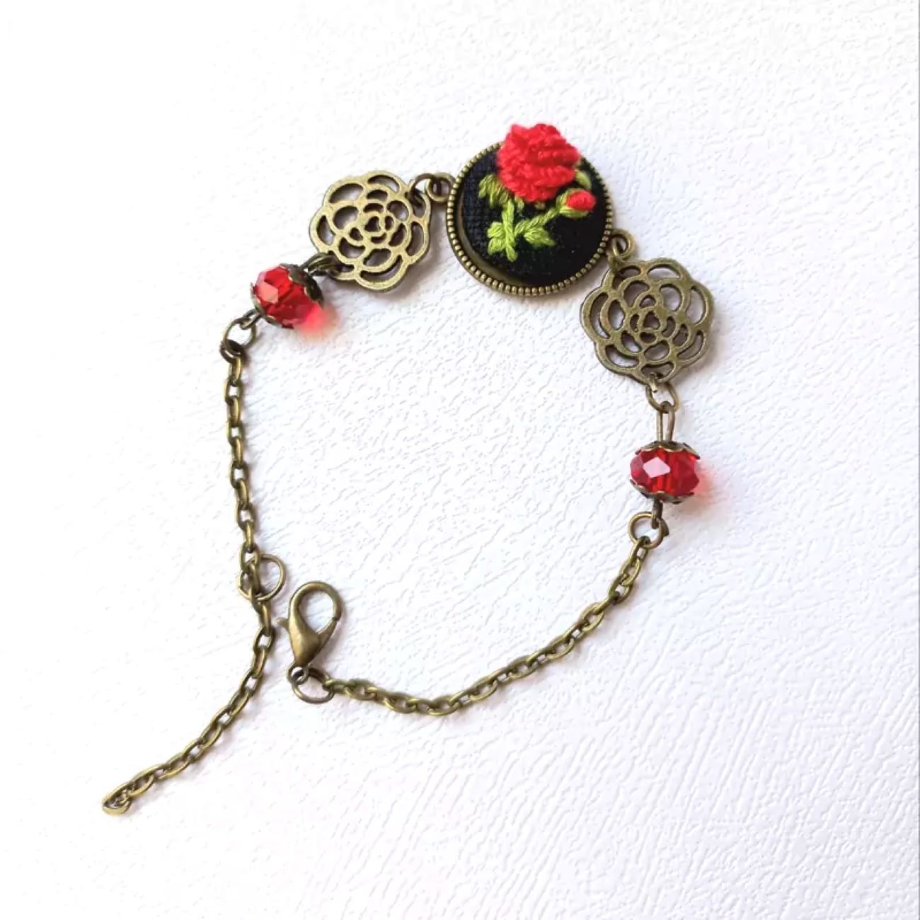 Handgefertigtes besticktes Armband- und Halsketten-Duo – Rosenmuster