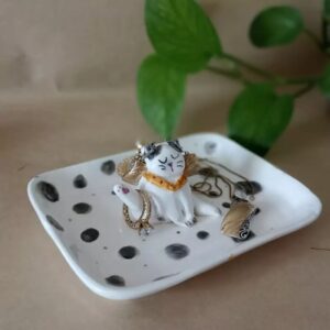 Charmanter Keramik-Schmuckhalter mit elegantem Katzen-Design