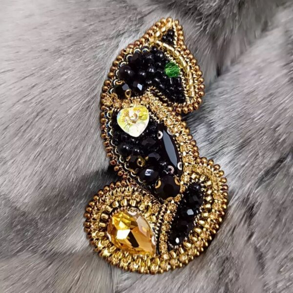 Bestickte Brosche – Stilvolles Katzen-Design, handgefertigtes Juwel