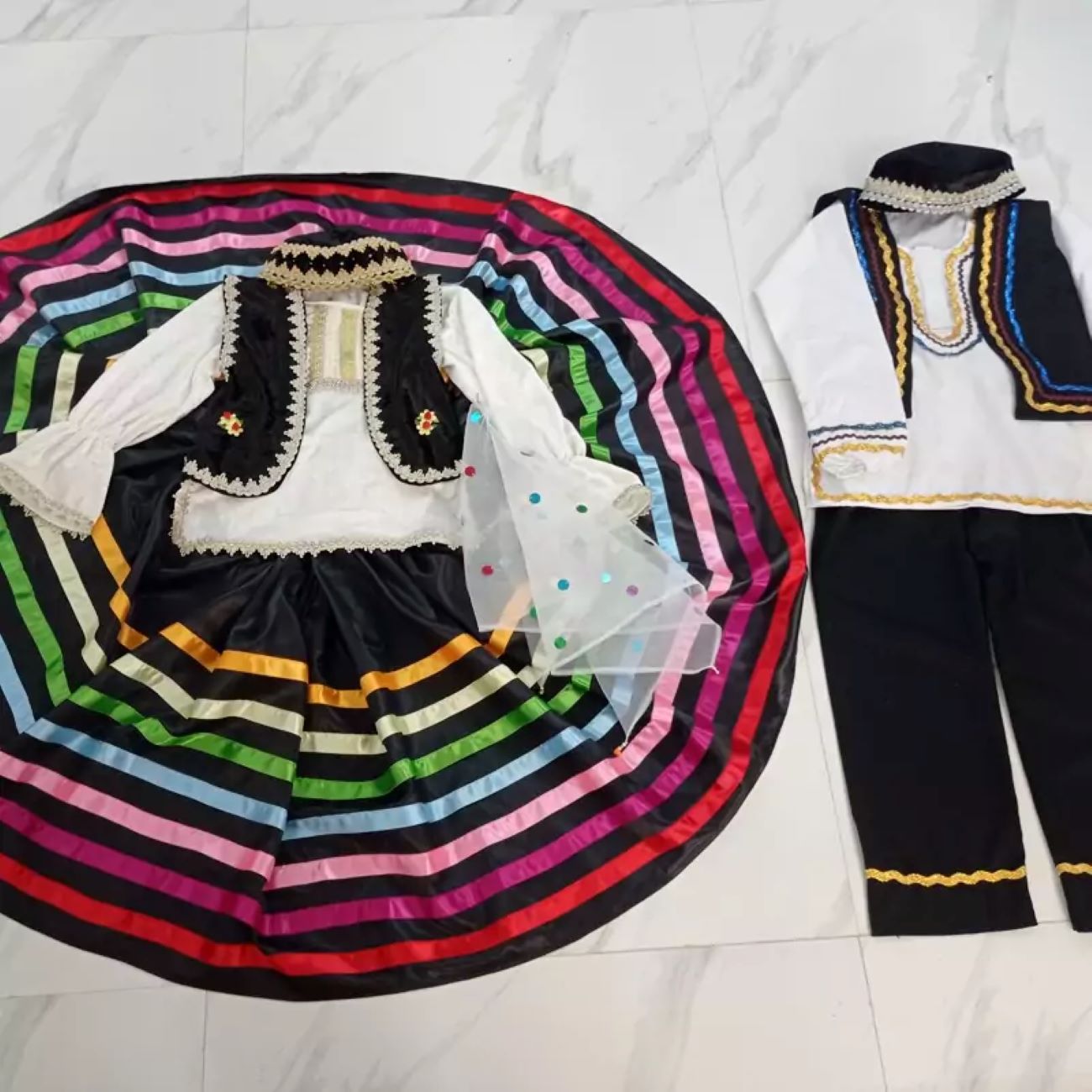 Gilaki Traditionelles Bekleidungsset für Mädchen und Jungen, Inklusive Hut