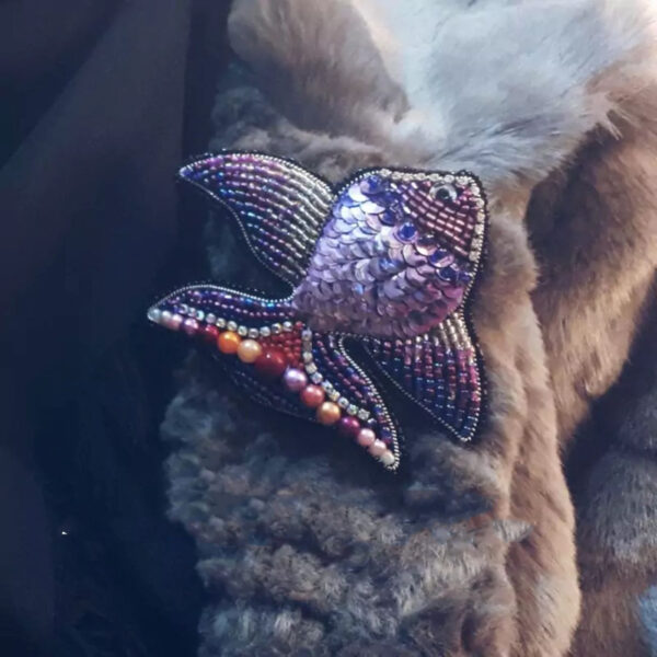 Handgefertigte Brosche – Fisch-Design, stilvoll & funktional