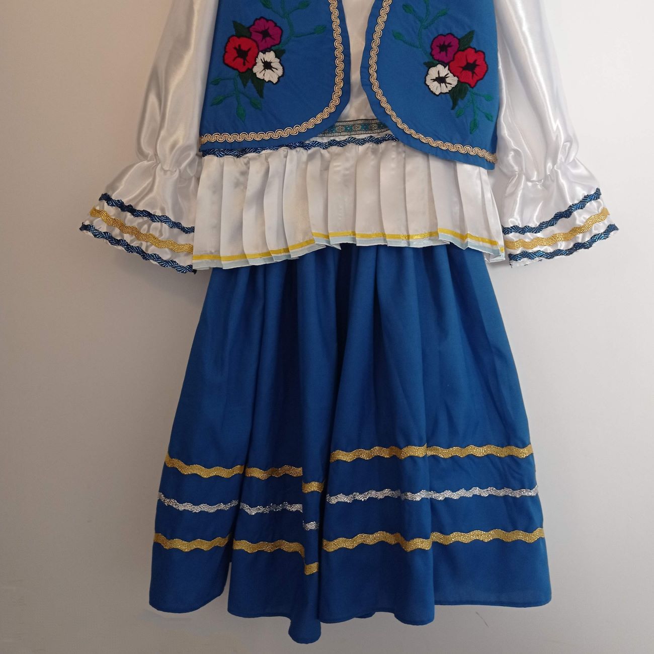 Handgemachte Mazandarani Frauen Traditionelle Kleidung mit Schal