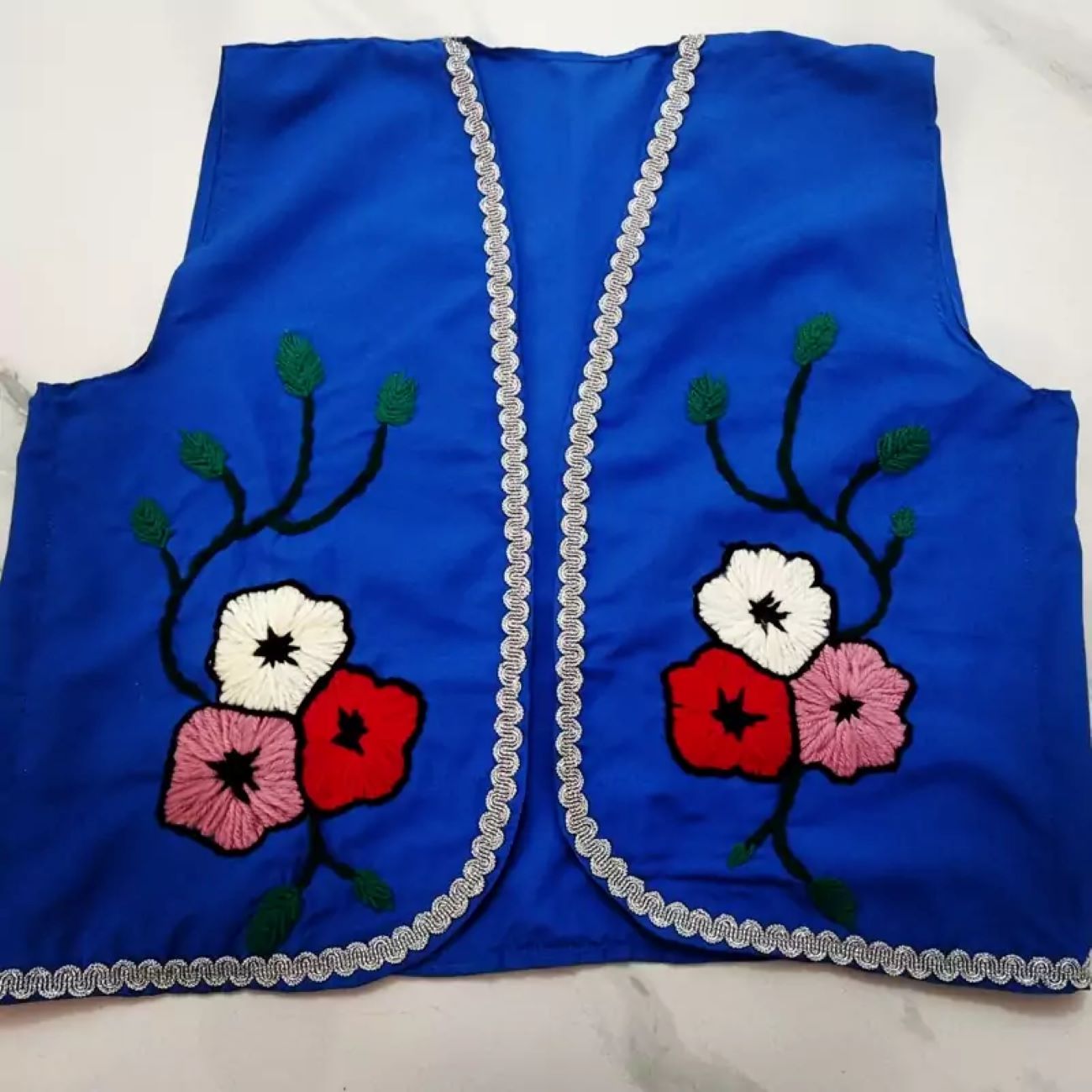Handgemachte Mazandarani Frauen Traditionelle Kleidung mit Schal