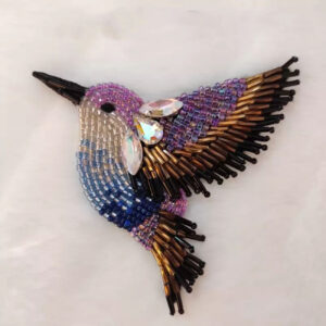 Juwelen-bestickte Brosche – Handwerksvogel-Design