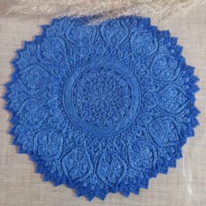 Makramee-Platzset – Blaue Blüte mit kunstvollem Blumenmuster