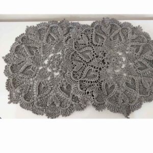 Makramee-Platzset – Graue Blumen-Spitze, handgefertigtes Deckchen
