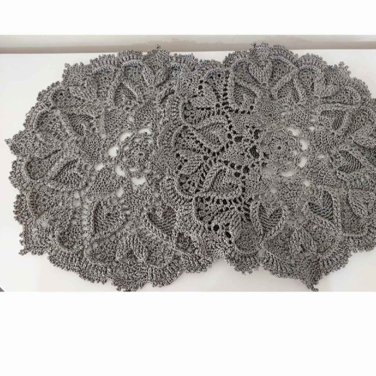 Makramee-Platzset – Graue Blumen-Spitze, handgefertigtes Deckchen