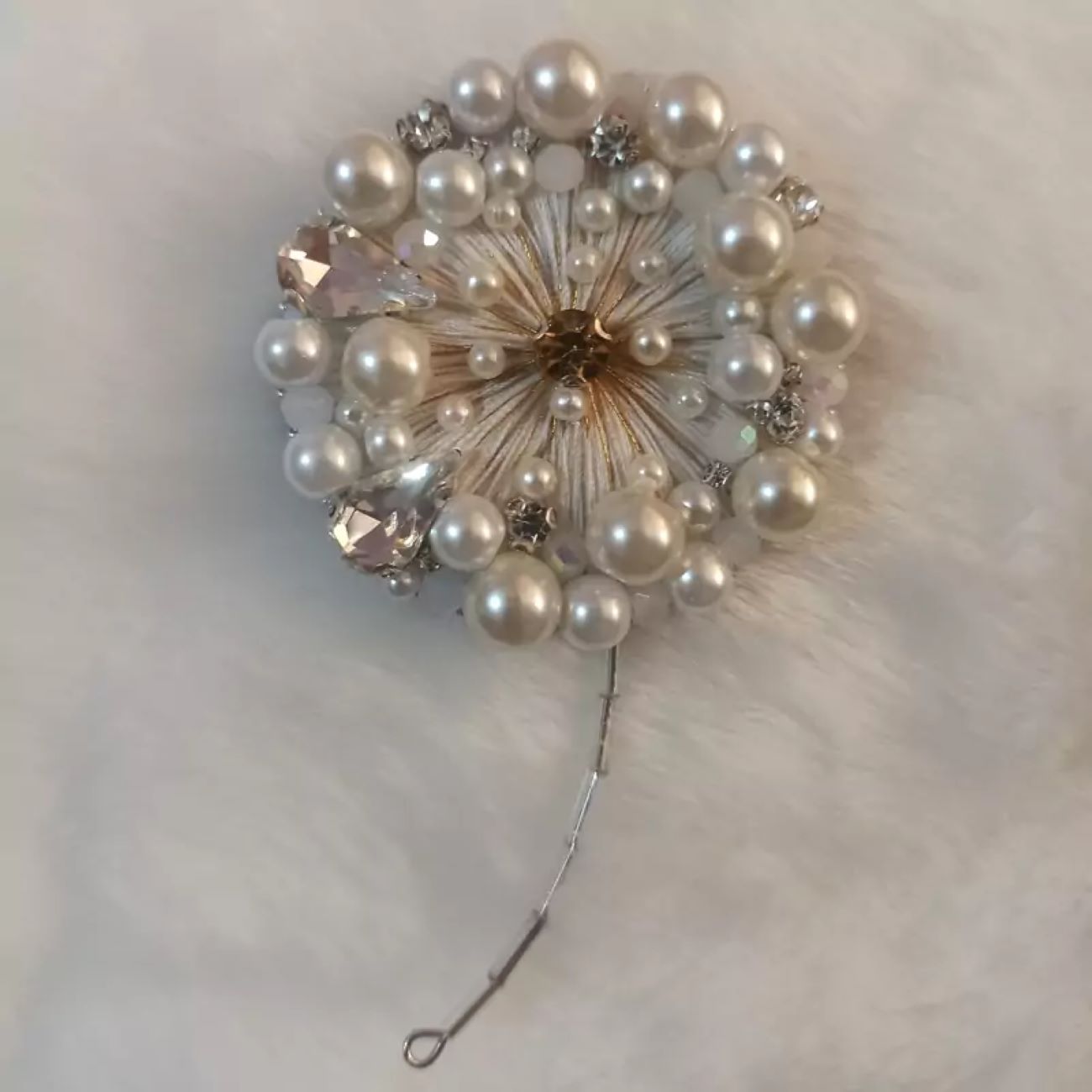 Handbestickte Juwelen-Brosche – Löwenzahn-Design