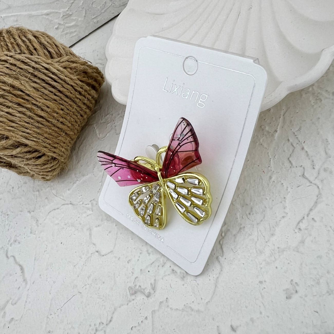 Modische Damenbrosche – Schmetterling für einen femininen Touch