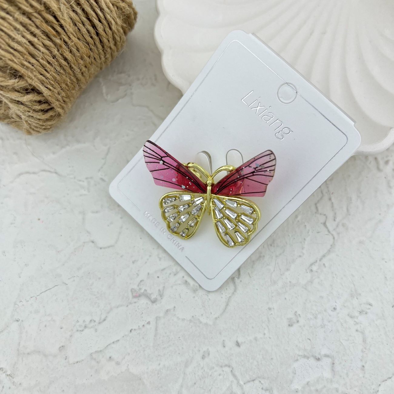 Modische Damenbrosche – Schmetterling für einen femininen Touch