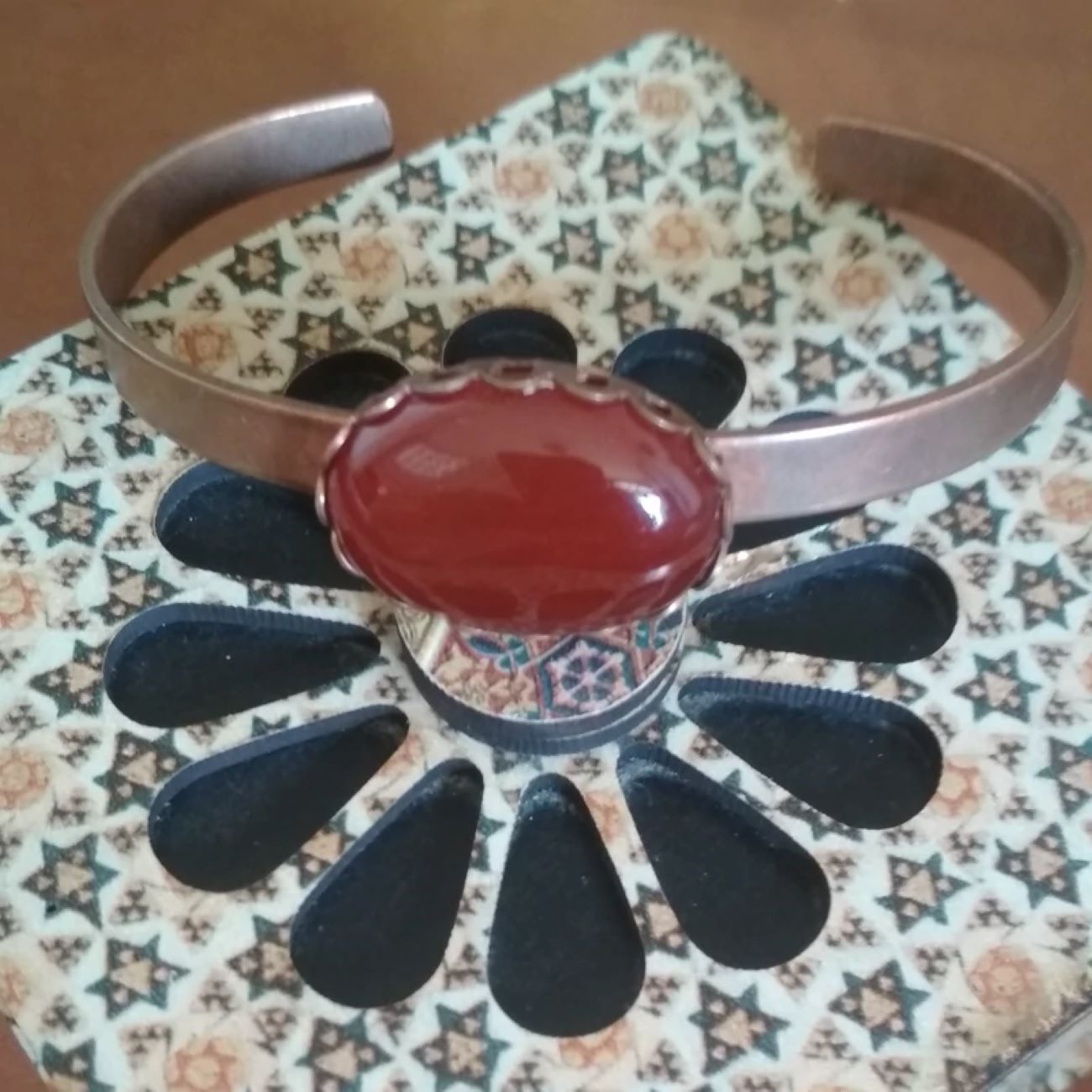 Kupferarmband mit rotem Achatstein | Eleganter und traditioneller Schmuck