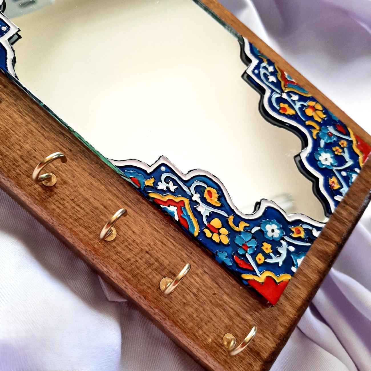 Wandmontierter Spiegel-Schlüsselhalter mit erhabener Glasmalerei