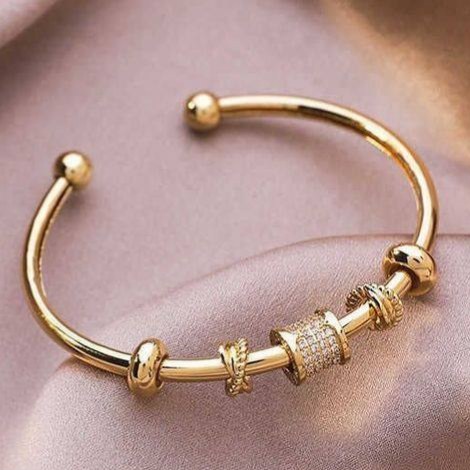 Verstellbares Stahl-Manschettenarmband für Damen – Ausdrucksstark & stilvoll