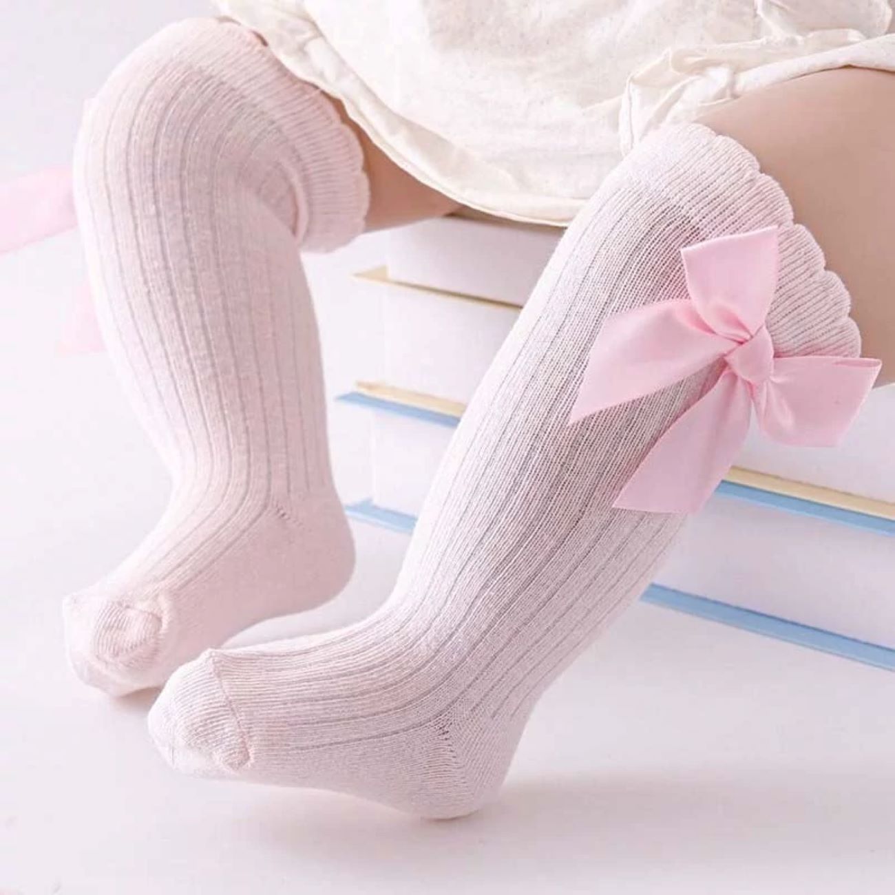 Baby-Mädchen-Socken, die kleine Füße den ganzen Tag warm und bequem halten, mit Schleifen-Design