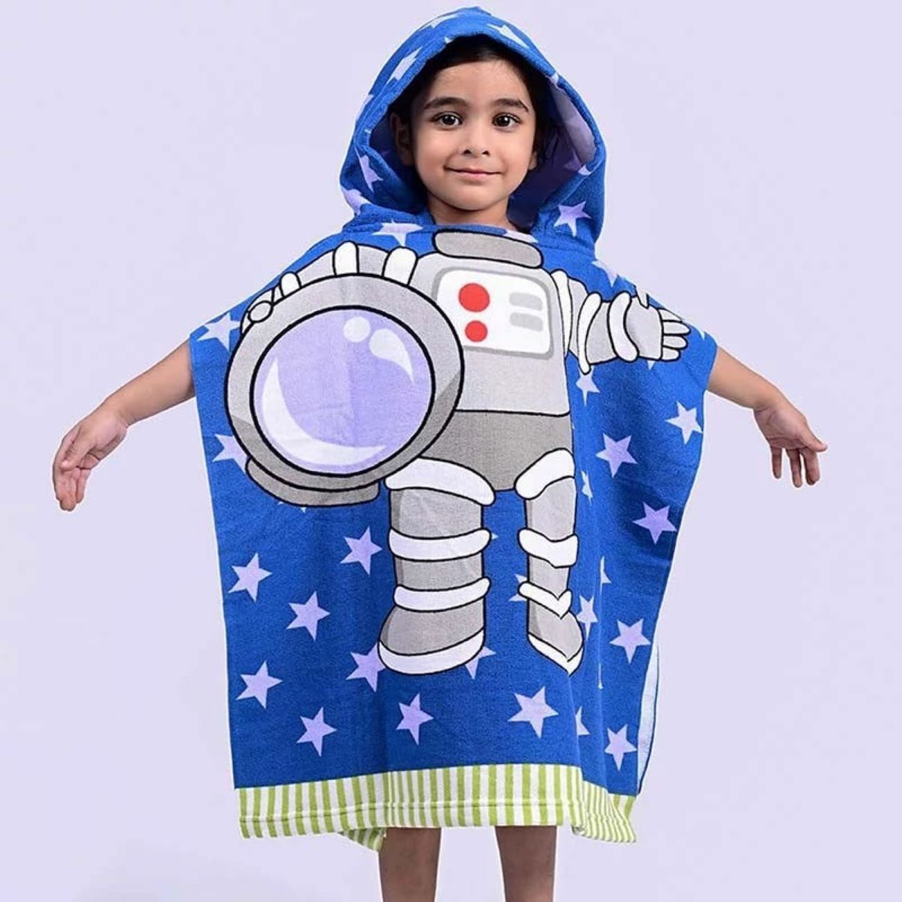 Hellblaue Baby-Badewickel mit Kapuze und Astronauten-Motiv – Weich und bequem