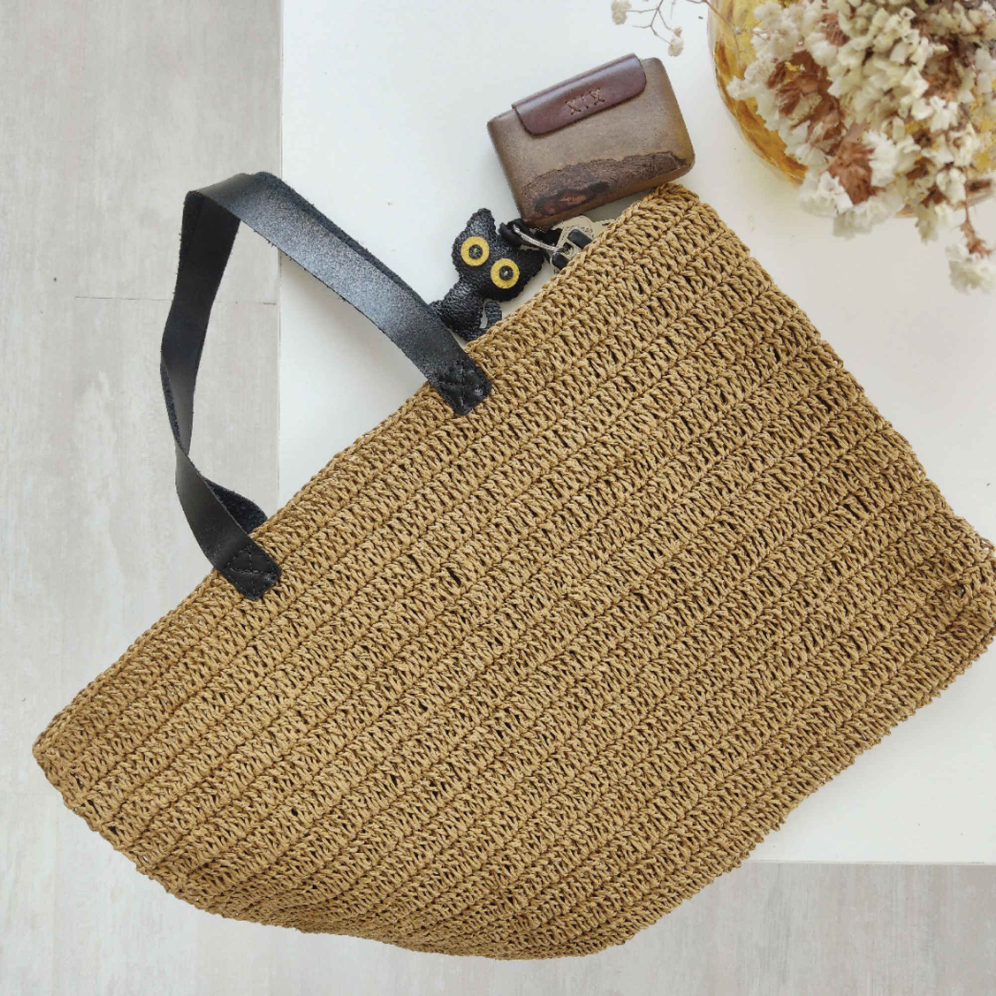 Boho gehäkelte Raffia-Tasche mit Kunstlederriemen – Ungefüttert und leicht