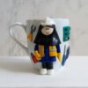 Charmante handgemachte Keramiktasse mit Ingenieur-Motiv