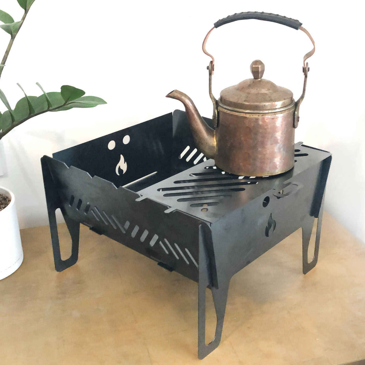 Kompakter persischer Mangal – Leicht, faltbar, geeignet für Kebab & Grill