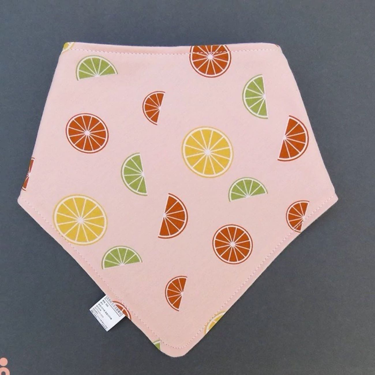 Baumwoll-Baby- und Kleinkind-Lätzchen mit Halstuch – Design in Rosa und Orange